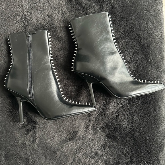 New  Zara Woman Studs Studded High Heel Ankle Boots Black Size 8. - Picture 5 of 12